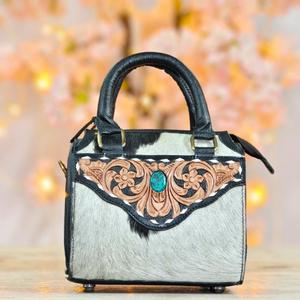 Bolso de Mano de Cuero Vacuno de Lujo con Incrustaciones de Turquesa y Grabado Floral, Cierre de Cremallera, Diseño Duradero - Product Image 1