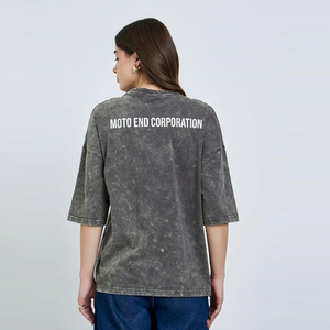 Camiseta Oversize Gris Oscuro con Lavado Ácido para Mujer, Manga Corta, Cuello Redondo, Algodón, Estilo Urbano con Estampado de Letras en el Pecho - Product Image 4