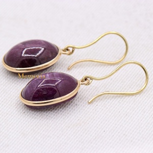 ต่างหูทองคำแท้ 14K ประดับทับทิมรูปดาวทรงรีแบบคาโบชอง ตัวเรือนแบบห้อย งานจิวเวลรี่ชั้นดี Memoria Jewels ขายส่ง - Product Image 3