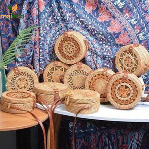 กระเป๋าหวายทรงกลมบาหลีแฮนด์เมดจากเวียดนามกระเป๋าฟางสานแบบลำลองมีกระดุมปิดกระเป๋าหวายทรงกลมจากหัตถกรรมเวียดนาม - Product Image 3