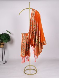 Dupatta Pathani avec travail de tissage Zari et pompons - Product Image 2
