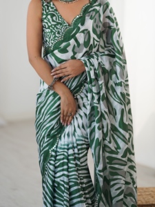 Sari en soie Chinnon de qualité supérieure, sari de créateur pour femmes, vêtement ethnique, sari à imprimé floral en Chinnon avec blouse non cousue - Product Image 3