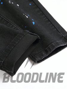 Jean en denim noir déchiré et vieilli pour homme, coupe droite, style streetwear, taille mi-haute, en coton, idéal pour l'automne - Product Image 2