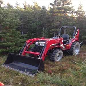Mini-tracteur puissant Mahindra pour petites exploitations agricoles avec des performances élevées, des commandes faciles et une utilisation confortable - Product Image 1