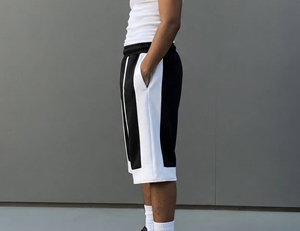 Short homme hip-hop uni, léger, 100% coton de haute qualité, respirant, écologique, avec logo imprimé DTF personnalisé, style streetwear. - Product Image 4
