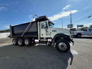 Tractocamión diésel 6x4 de servicio pesado para transporte de carga comercial, logística y transporte por carretera. - Product Image 3