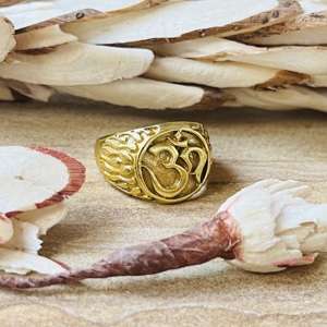 Bagues ethniques tendance Om en laiton plaqué or 18 carats pour hommes, bagues tribales spirituelles, signet yoga, bijoux vintage, vente en gros/OEM/ODM - Product Image 1