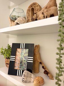 Cadre photo en résine noir avec bande blanche, fabriqué à la main, cadre photo de luxe pour table, pour la décoration intérieure et l'aménagement de la maison - Product Image 1