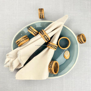 Rond de serviette en bois accessoire de salle à manger de style ferme rustique bohème idéal pour les fêtes à la maison ou les événements festifs - Product Image 3