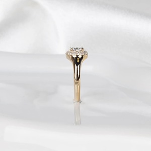 แหวนเพชรทรงรี 1.5 กะรัต ดีไซน์หรูหรา ประดับเพชรแบบ Double Halo Bezel Set ทรงโดม ทองคำขาว 14K สำหรับหมั้นและเป็นแหวนแทนใจ - Product Image 6