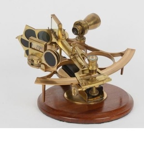 Sextant Nautique Classique en Laiton, Réplique d'Instrument pour Décoration Intérieure Maritime, pour les Passionnés de Navigation, les Collectionneurs et les Cadeaux - Product Image 2