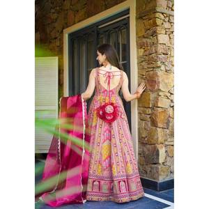 Vestido Anarkali de diseñador Swank, talla XS, color rosa oscuro, y hermosa dupatta para fiestas. - Product Image 3