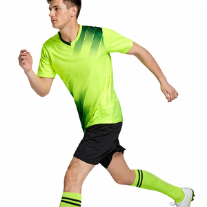 ชุดเสื้อฟุตบอลสีเขียวนีออนแบบกำหนดเองสำหรับผู้ชาย ชุดฟุตบอลดีไซน์ไล่เฉดสี ชุดฝึกซ้อมระบายอากาศได้ดี ชุดกีฬาสำหรับทีม - Product Image 1