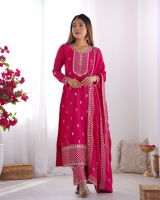 Ensemble trois pièces pour femme en soie Chinon pure brodée, comprenant une Kurta Kameez, un pantalon Salwar et un Dupatta en dentelle fantaisie, entièrement cousu.