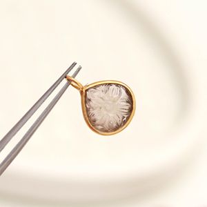 Pendentif en quartz fumé naturel sculpté à la main en forme de fleur, en argent sterling 925, charme en pierre de quartz fumé pour la fabrication de bijoux, 12 mm - Product Image 1