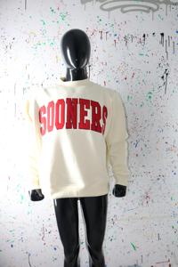 เสื้อสเวตเชิ้ตคอเต่า SOONERS CREAM สีแดง 100% ปักลายด้วยด้ายละเอียด - Product Image 3