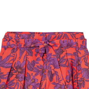 Shorts casuales para mujer con cintura elástica y material suave, que brindan comodidad y un estilo moderno para el día a día. - Product Image 4