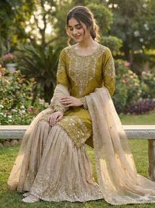 Ensemble Kurti en soie de créateur – Broderie riche avec pantalon Plazzo et dupatta à bordure en dentelle - Product Image 4
