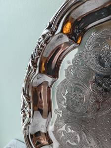 Assiette de présentation en acrylique transparent avec bordure métallique, décoration de table moderne pour réception de mariage - Product Image 5