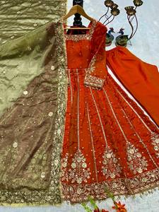 Elegante Vestido de Fiesta de Seda con Falda de 3 Metros y Dupatta de Diseñador - Product Image 3