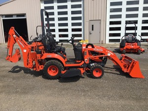 Mini-chargeur compact Kubota BX23S LA340 4WD avec godet frontal pour ferme et jardin - Product Image 2