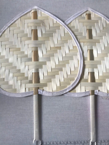 Abanicos de Hoja de Palma Coloridos Personalizados, Abanicos de Bambú Hechos a Mano para Promoción y Fiestas - Product Image 4