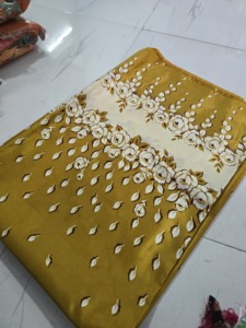 Lot en gros GpEnterprises – Robe vintage en soie artisanalement recyclée pour la confection de saris indiens, kimonos et peignoirs pour femmes - Product Image 2