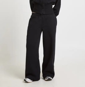 Conjunto Deportivo de Sudadera con Cuello Redondo de Forro Polar para Mujer con Pantalones a Juego, Proveedor Mayorista OEM/ODM con Logotipo Personalizado - Product Image 4