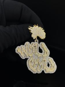 Pendentif personnalisé en acier inoxydable plaqué argent, motif enfant sauvage, avec diamants glacés, style médaille de victoire, breloque hip-hop, bijoux unisexe - Product Image 5