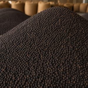 Poudre de poivre noir indien biologique 100% pure, mouture fine, durée de conservation de 24 mois, qualité export pour les acheteurs mondiaux d'ingrédients alimentaires - Product Image 1