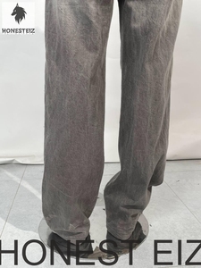 DENIMGUYS กางเกงยีนส์ทรงตรงสไตล์วินเทจสีฟ้าซีดแบบซันเฟดสำหรับผู้ชาย ทรงแบ็กกี้ขาดๆ แบบฮิปฮอป พิมพ์ลายสกรีน รักษ์โลก ซักได้ - Product Image 3