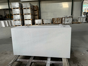 แผ่นหินอ่อนสีขาวเวียดนามสไตล์คาร์รารา ขัดเงาอย่างดี วัสดุก่อสร้างสำหรับตกแต่งภายใน - Product Image 3