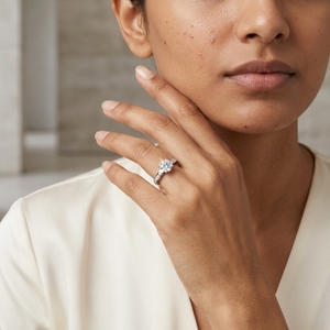 Bague de fiançailles classique pour femme avec diamant rond taille brillant de 1 carat en platine PT950 - Product Image 4