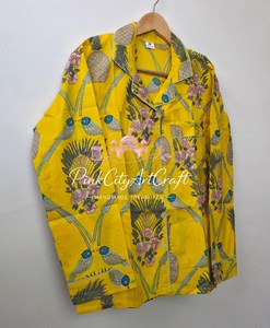 Conjunto de Pijama de Verano de Algodón Hecho a Mano para Mujer, Estampado Floral de Aves en Amarillo Vibrante, Transpirable, de Secado Rápido, Elegante y Lujoso - Product Image 2