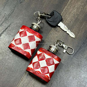 New 2026 Personalised Hand <b>Tooled</b> Genuine Cowhide Leather Mini Hip Flask Keychains OEM ODM Checkered Pattern With Metal Hook - Product Image 4