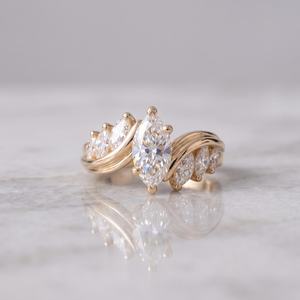 Anillo de banda cruzada con diamante de corte marquesa de 1.01 quilates para mujer, de oro amarillo de 14k, cultivado en laboratorio, ideal para compromiso, fiestas y ocasiones especiales. - Product Image 3