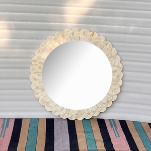 Espejo de Pared Hexagonal Moderno con Incrustaciones de Hueso Hecho a Mano - Product Image 1