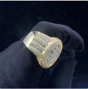 Anillo de Compromiso y Matrimonio Clásico Hecho a Mano con Tres Hileras de Circonitas Cúbicas con Corte Baguette en Plata de Ley 925 con Engaste de Puntas para Mujer - Product Image 2