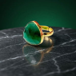Anillo de Ónix Natural Verde, Anillo de Latón Vintage a la Moda, Chapado en Oro de 18K, Engaste Geométrico con Incrustaciones, Regalo Unisex para Ocasiones Especiales - Product Image 1