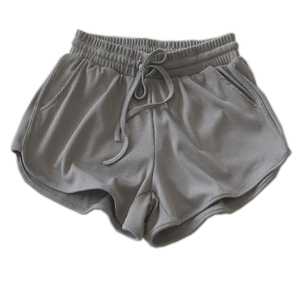 Shorts en tricot noir pour femme avec cordon de serrage à la taille et logo sur la jambe droite, style décontracté, couleur unie, coupe taille mi-haute - Product Image 5