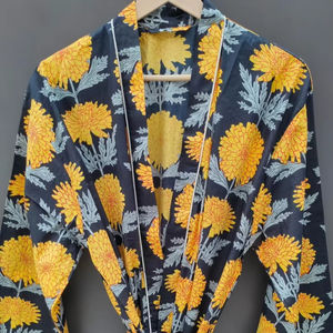 Bata Kimono de Algodón 100% Tejido Transpirable con Estampado de Dibujos Animados para Mujer, Camisón de Verano Hecho a Mano ODM con Cuello en V y Cintura Elástica hasta la Rodilla - Product Image 1