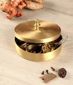 Boîte à épices en laiton Masala Dabba, 7 compartiments, écologique, durable, compatible lave-vaisselle, couvercle décoratif, cuillère, pot de rangement pour cuisine indienne - Product Image 6