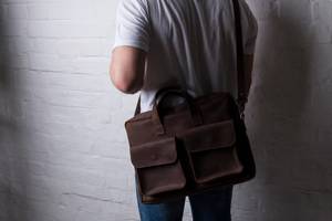 Bolsos para Portátil de Cuero Sintético al por Mayor con Logotipo Personalizado, Bolsos de Hombro de Cuero PU para Portátiles, Diseño Único y Moderno, Bolsos para Portátiles de Cuero OEM - Product Image 3