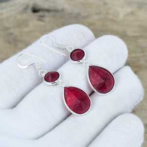 Boucles d'oreilles pendantes de luxe faites à la main en argent sterling 925 avec pierre précieuse rubis rouge, cadeau de fête pour femmes - Product Image 1