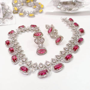 Conjunto de Joyería de Boda de Diseño, Collar de Cristal CZ con Pendientes Colgantes de Piedra Rosa para Novias - Product Image 1