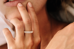 แหวนแต่งงานเพชรสามแถว ทอง 14K น้ำหนัก 0.64 กะรัต แบบครึ่งวงแหวน - Product Image 5