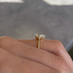 Bague tendance en or blanc 14 carats avec diamant de laboratoire taille poire de 1,50 carat, bijou classique pour fiançailles et mariage, original - Product Image 3