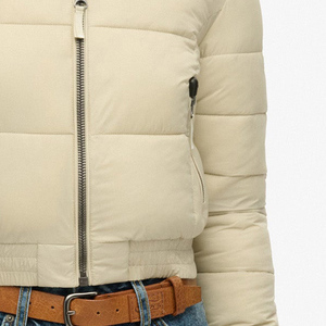 Chaqueta Acolchada para Mujer al por Mayor, Personalizada, Informal, para Exteriores, Resistente al Viento, con Cierre de Cremallera y Bolsillos Laterales, Abrigo Premium para Invierno - Product Image 3