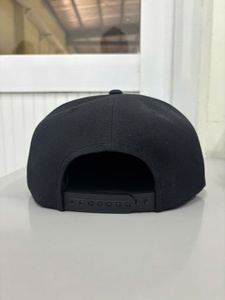 Casquette Snapback Adulte Structurée en Polyester avec Logo Brodé 3D Personnalisé, Style Hip Hop Sportif Streetwear, Fabriquée en Usine au Vietnam - Product Image 5