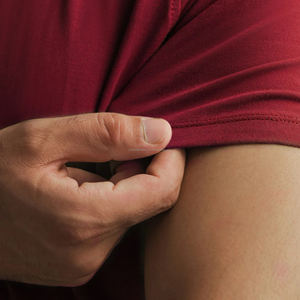 เสื้อยืดคุณภาพสูง 180 กรัม 100% ผ้าฝ้าย เสื้อยืดเปล่าสีพื้นสำหรับผู้ชาย ขายส่ง ราคาถูก คุณภาพดีที่สุด - Product Image 5